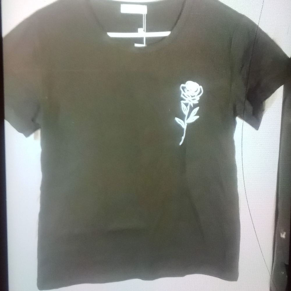 Romwe black t shirt with rose. NWT.